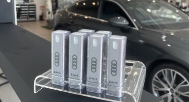 Audi 2in1 ディスプレイクリーナー🩵